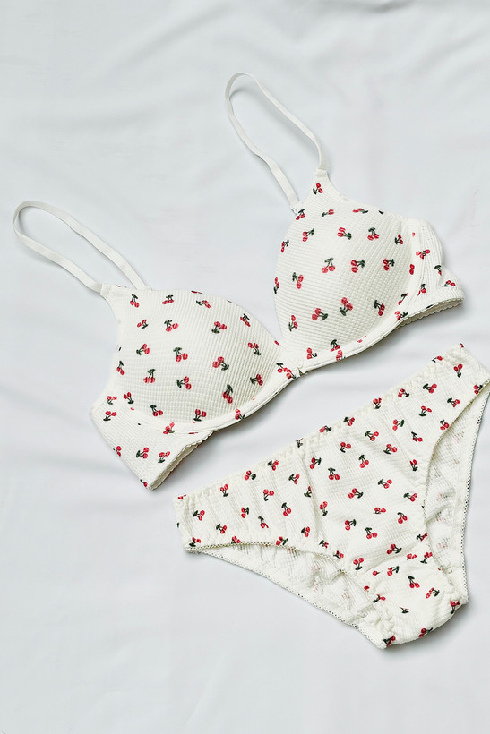 ست سوتین جلو بازشو و شورت نخی و ضد حساسیت