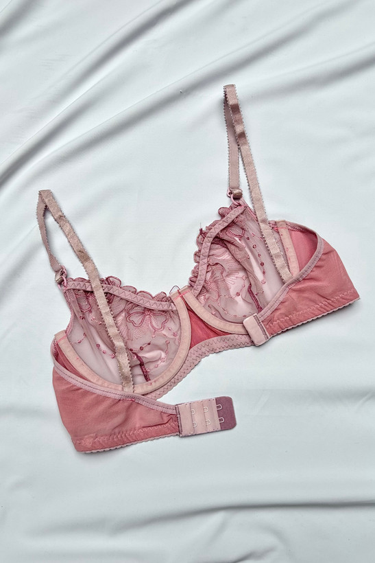 سوتین خنک و راحت مناسب فصل تابستان