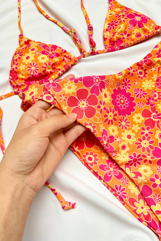 بیکینی سولار و شنا