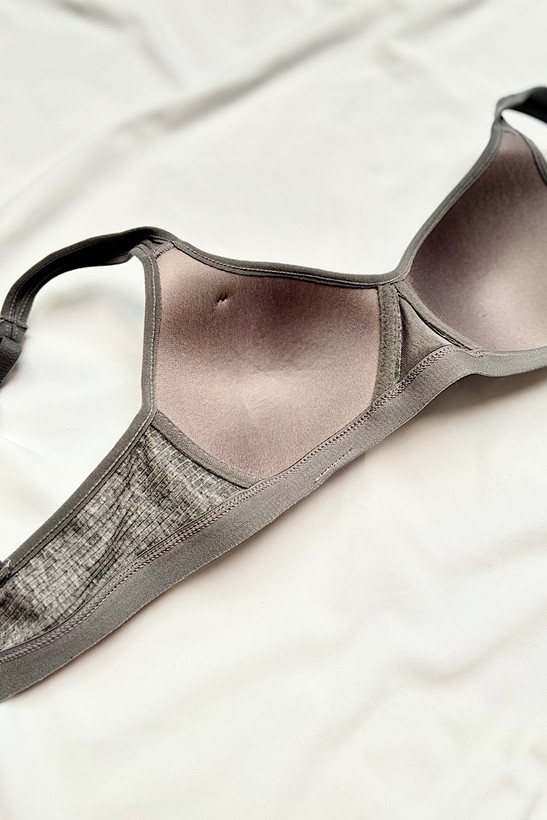 سوتین اسفنجی با لایه رویی نخی