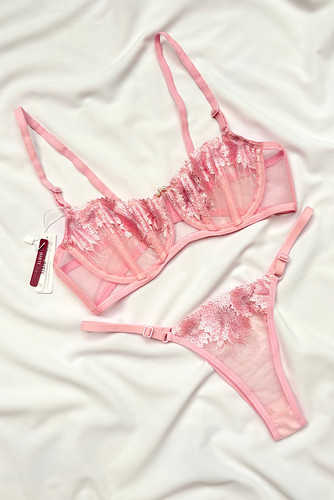 ست سوتین شورت صورتی توری ترک