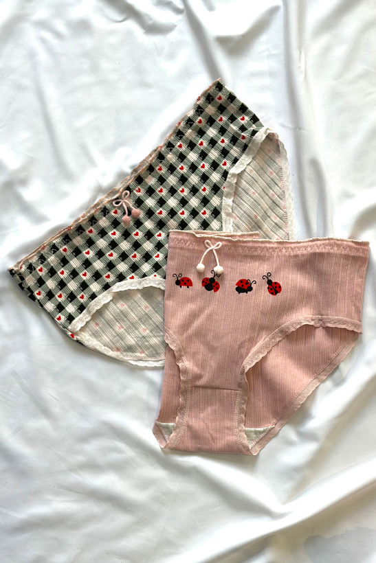 شورت زنانه فانتزی طرح کفشدوزکی